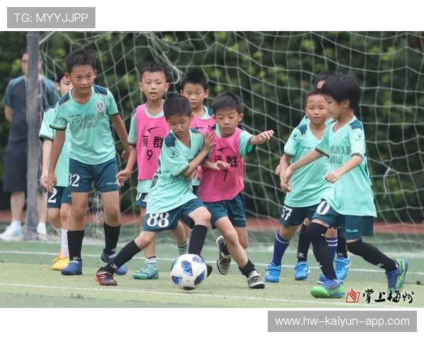 俱乐部启动家庭日活动，球星与球迷亲密互动